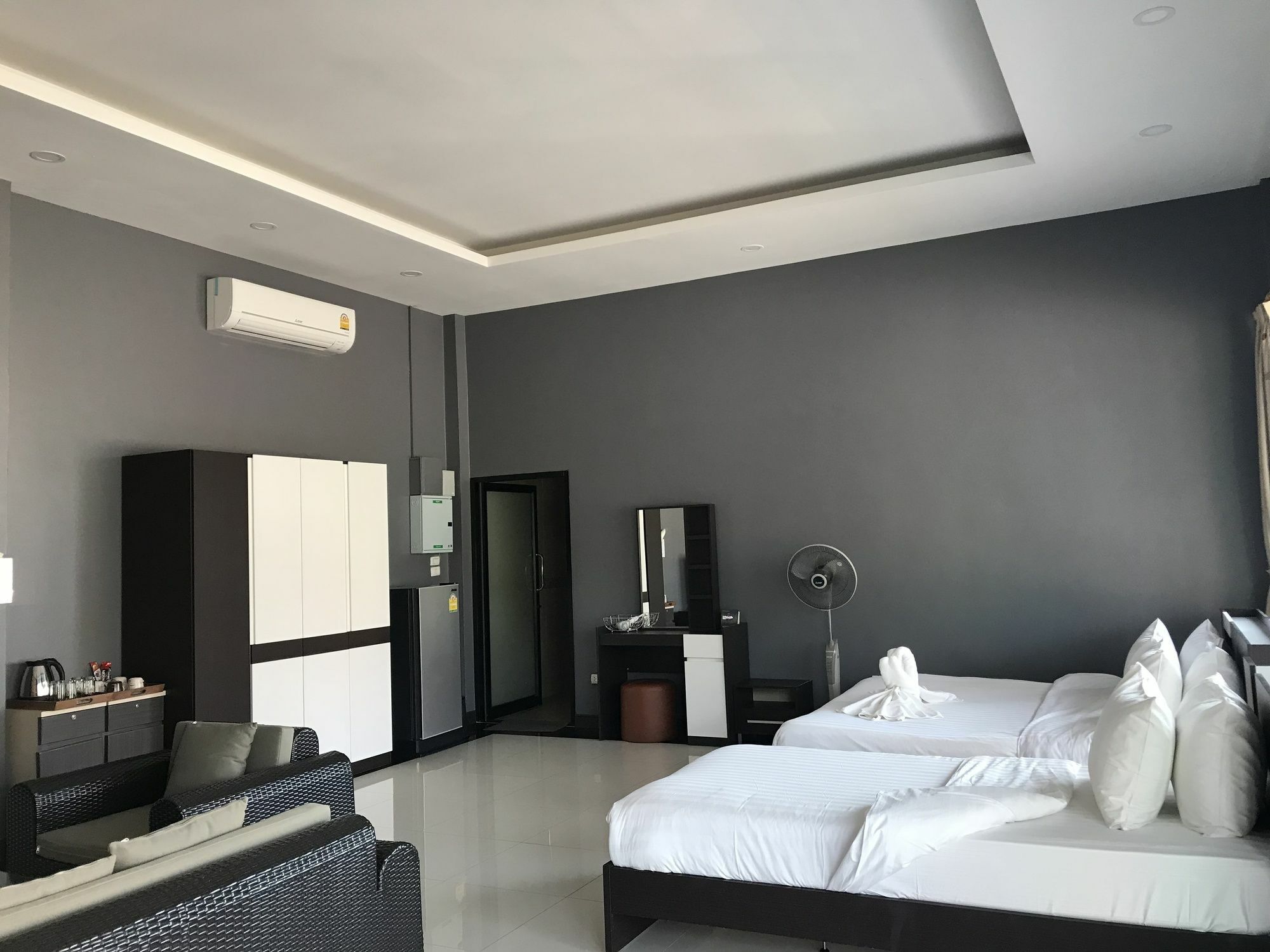Usotel Waterland Hotel Удон Тани Екстериор снимка