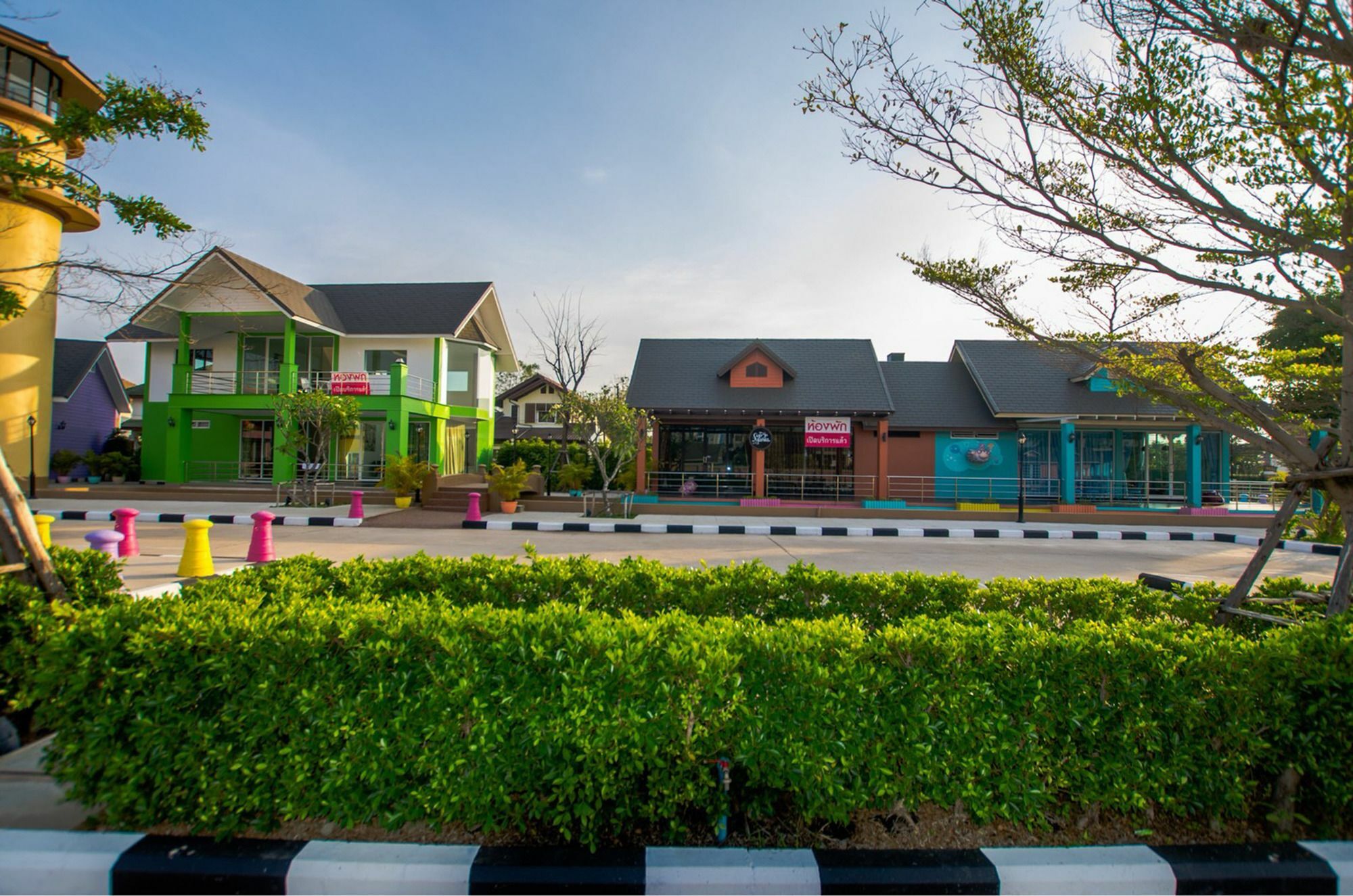 Usotel Waterland Hotel Удон Тани Екстериор снимка