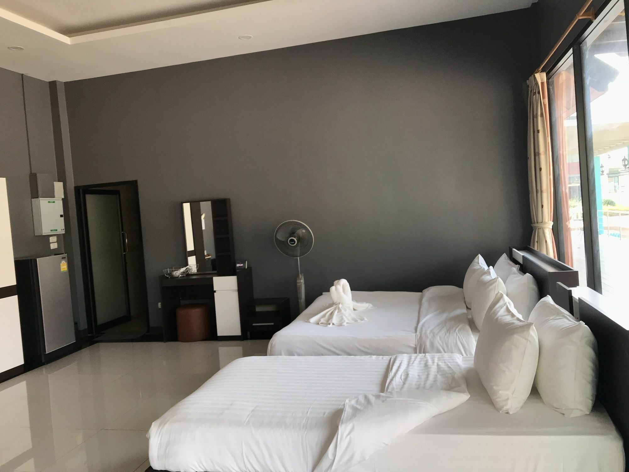Usotel Waterland Hotel Удон Тани Екстериор снимка